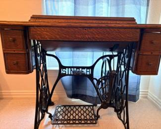 1912 Singer Treadle: operational