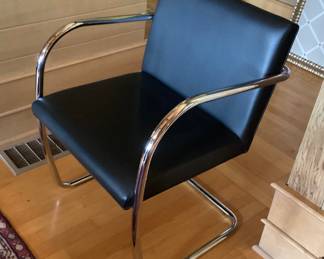 Brno tubular armchair (Mies van der Rohe)