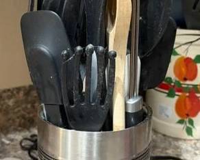 Stainless Cylindrical Jutchen Utensil Holder w/Utensils