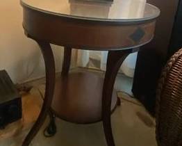Holdin Round Accent Table, Brown Wood Finish w/Glass Top, Lower Shelf