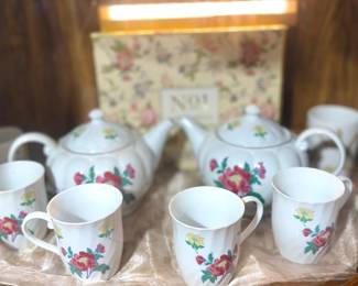 Laura Ashley tea pot sets (2)