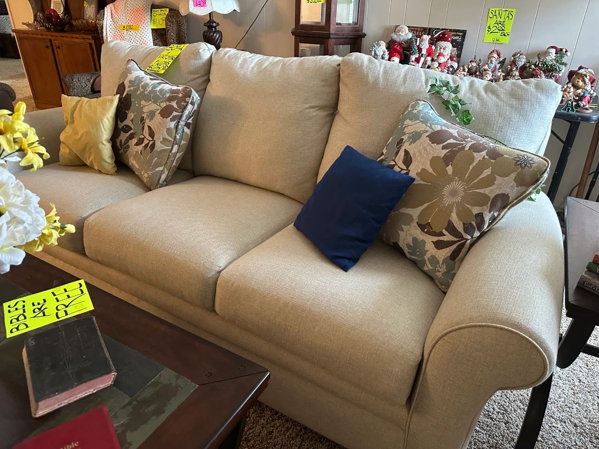 Matching Sofa with Pillows is like New!!