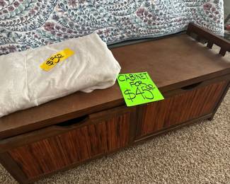 Lidded Chest Seat - Linens