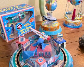 Vintage Tin Toys / work