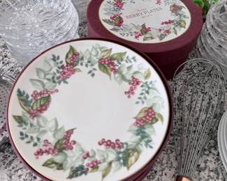 Harry & David plate sets / New