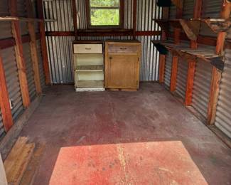 8x12 Handi House inside.