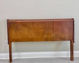 3/4 wood headboard , has footboard
