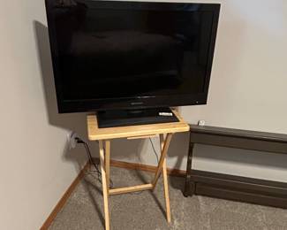 Emerson Flat Screen LCD/LED Television on Folding TV Tray Table
