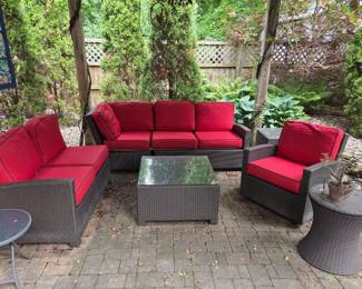 Lovely Outdoor patio furniture with cushions and comes with covers