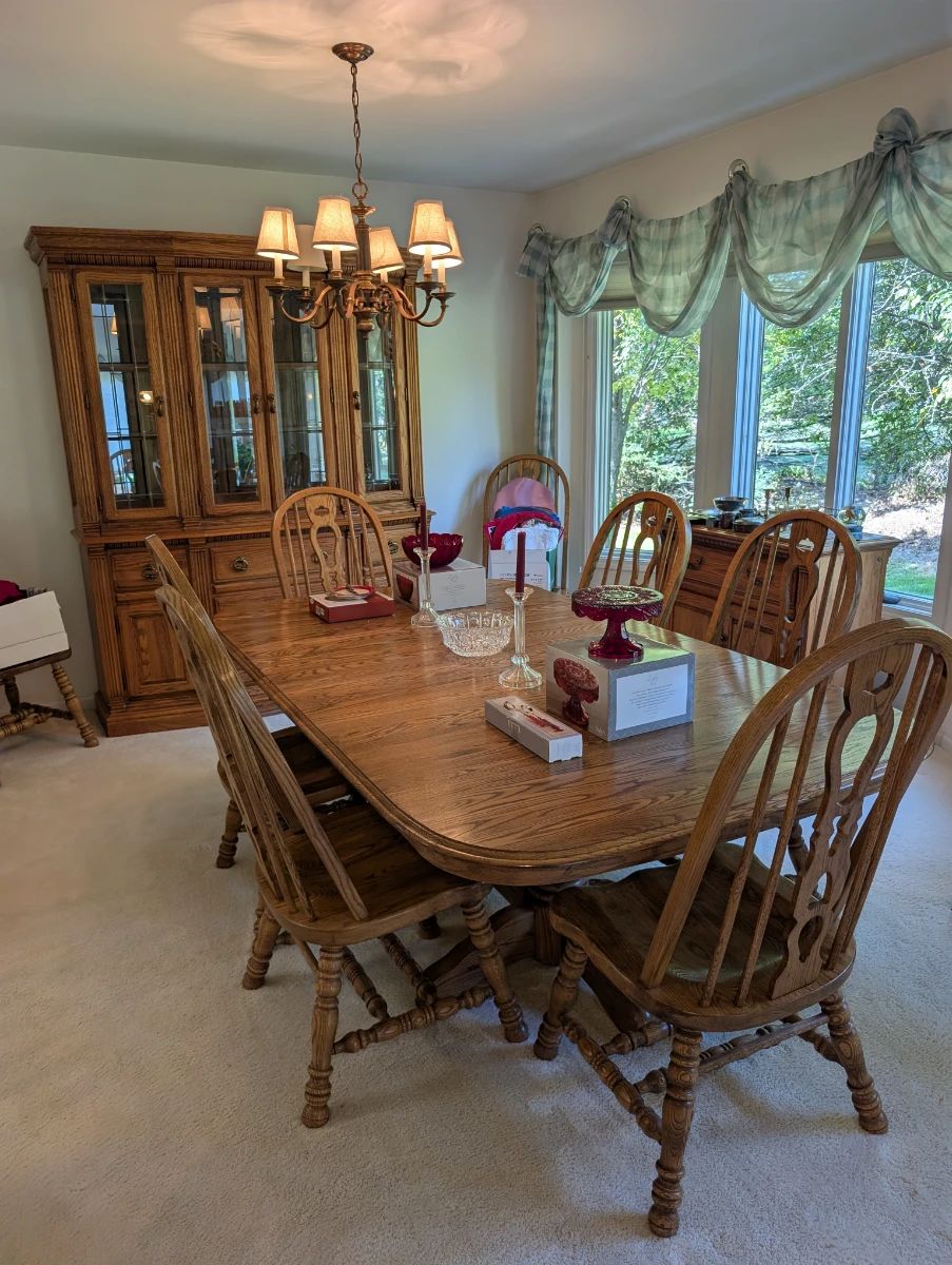 Oak dining room table with built in table leafs. There are eight chairs.