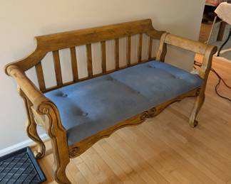 Entryway bench
