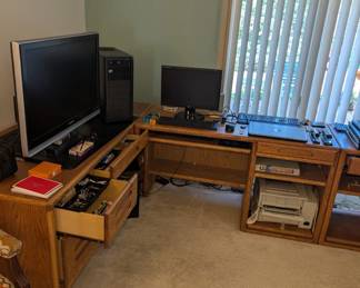 Computer desk