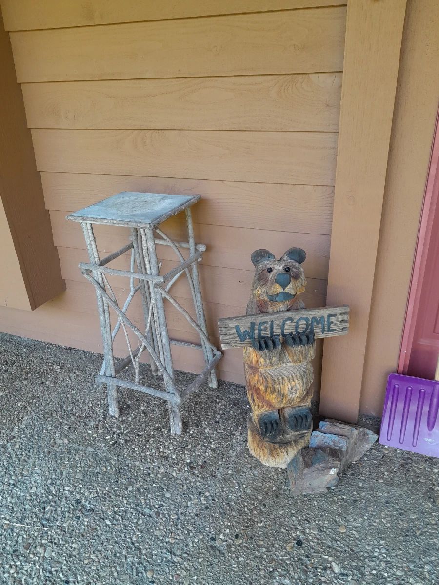 Plant Stand - Welcome Bear