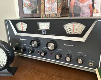 Hallicrafters Model SX-122A communications/shortwave receiver