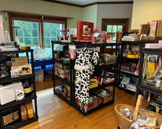 Tons of kitchenware