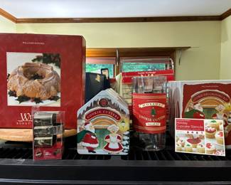 NIB Williams Sonoma Christmas cookie cutters and cake mold