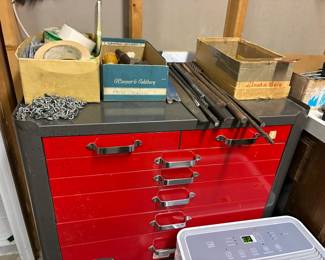Tool cabinet