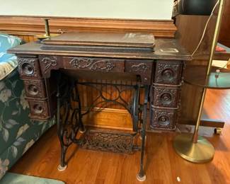 Antique Singer treadle sewing machine in ornate 7-drawer quartersawn oak cabinet