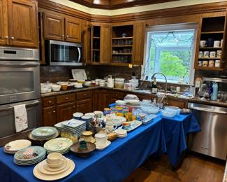 Huge selection of kitchenware- both in the kitchen area and in the garage. Too much to fit inside the house!