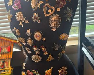 Broches