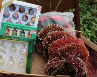 Wreaths an Christmas Bulbs