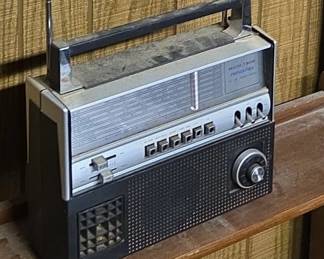 Vintage Soundesign Band Portable Radio