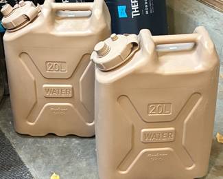 2 L water container