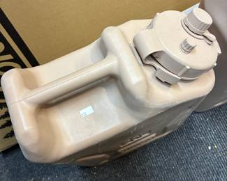 2 L water container