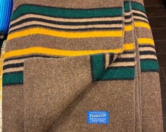 Pendelton Yakima canopy Oxford twin blankets