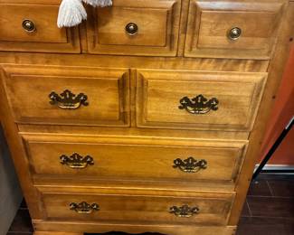 Cushman colonial bedroom set four pieces, tall dresser