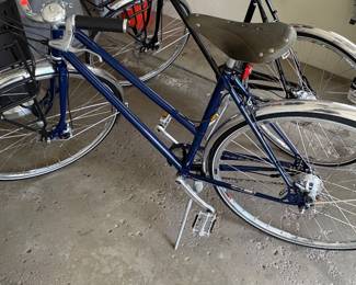 Shinola - Runwell Tier bikes - Pair - (his and hers) with serial numbers: has Shimano 11-speed hub, step-through frame + Diamond frame, Brooks leather "saddle" seats, and disc brakes. Also Valuation report included