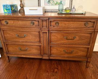 Thomasville dresser - excellent condition