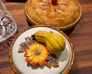 Covered pie dishes