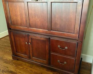 Another view of the storage console - "hidden bar"