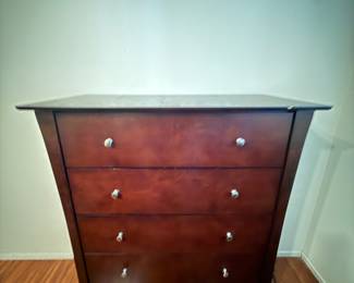 Other bedroom standing dresser