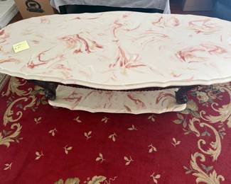 Large marble table (red and gold accents on crème)