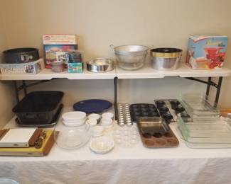 Assorted bakeware items
