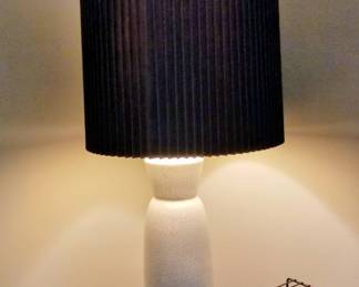 Ceramic lamp with crackle glazing