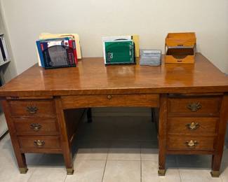 Beautiful!! Vintage executive desk