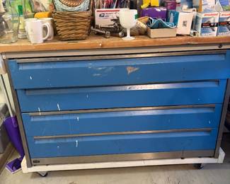 Large tool chest on rollers