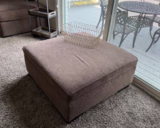 Storage ottoman 