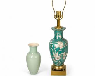 115 MannLesVasesTableLampBlueArtGlassVaseSet