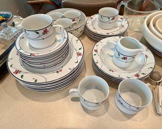 32 Piece Savoir Vivre "Spring Fantasy"