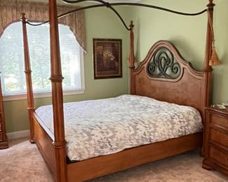  5 piecesThomasville Bedroom Suite King Bed