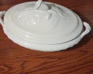 Henry Alcock  Co Imperial Ironstone Tureen  Rosebud Pattern