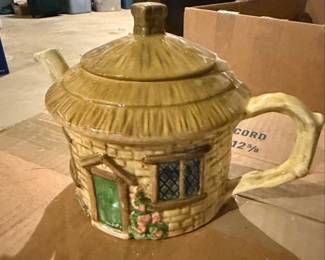 SylvaC Thatched Roof Cottage Teapot