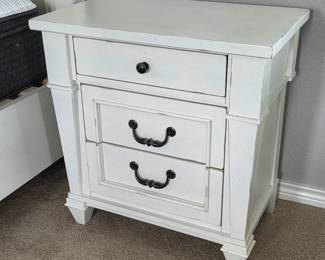 Folio 21 Newport 3-Drawer Nightstand – Antique White – 29" Farmhouse Furniture