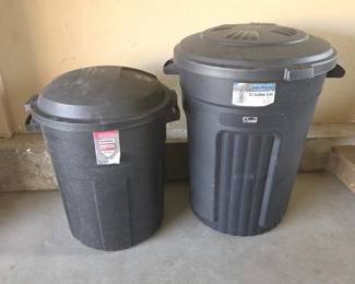 Rubbermaid Roughneck 20-Gallon & SEMCO 32-Gallon Utility Cans with Lids