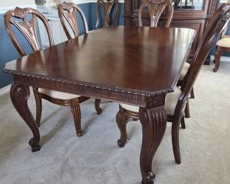 Bernhardt Extendable Dining Table with 2 Leaves & Table Pads