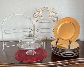Clear Glass Pedestal Cake Stand with Dome, Set of 16 Gold Charger & Decorative Plate Stands